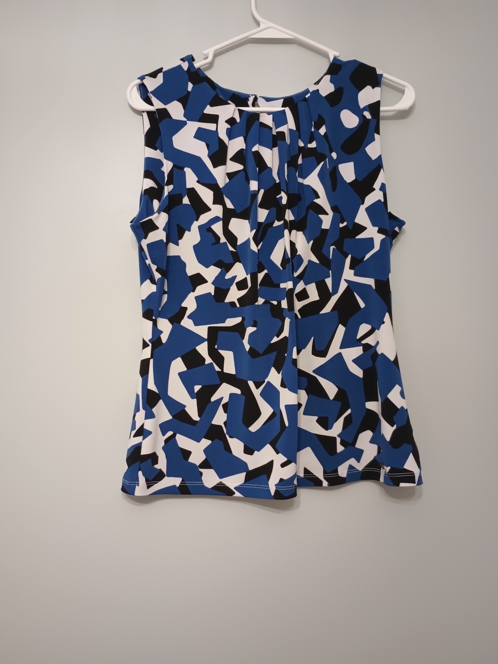 Calvin Klein Sleeveless Abstract Print Blouse in Blue, Black & White M